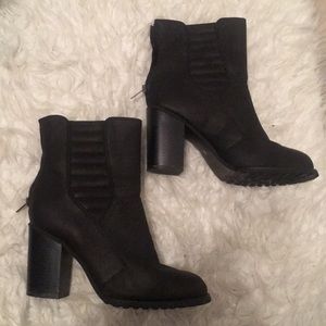 Women’s black chunky heel booties size 10